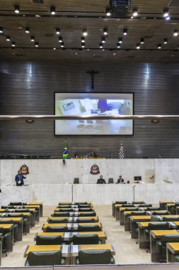 Sao Paulo, SP, Brezilya. Eylül. 21, 2023. Devlet Vekili Carlos Giannazi (PSOL) Sao Paulo Yasama Meclisi 'nin boş genel kuruluna hitaben yaptığı konuşmada, siyasi devamsızlığın altını çizdi.