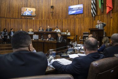 Marilia, Sao Paulo, Brezilya, 29 Eylül 2025 Marilia İl Meclisi 'nin genel kurulunun iç görüşü, 17 meclis üyesi için dairesel bir formatta yer almaktadır..