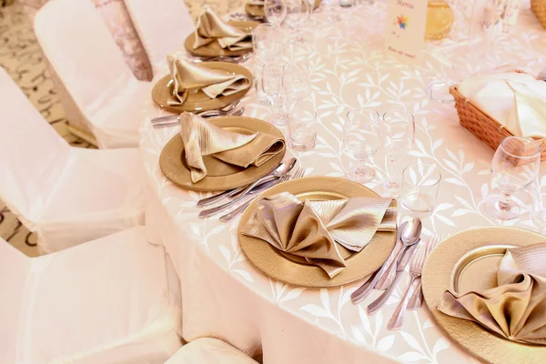 Względem prostej tabeli na weselu — Zdjęcie stockowe