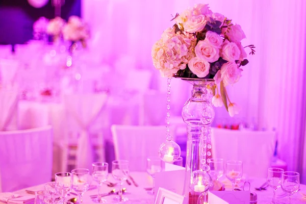 Decoração de flores de casamento no restaurante — Fotografia de Stock