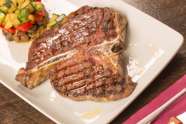 T kemik biftek sebzeli 