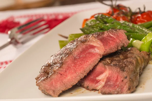 Gegrilde Ossenhaas met groenten — Stockfoto