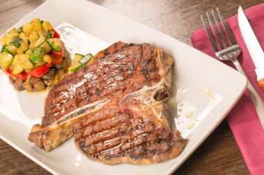 T kemik biftek sebzeli 