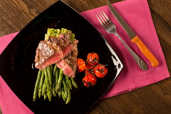 Grilled beef tenderloin with vegetables — Stock Photo, Image