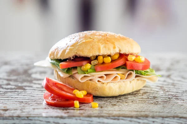 Sandwich mit Schinken und Käse — Stockfoto