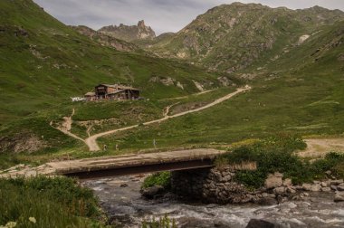refuge drayeres,nevache,hautes alpes,france