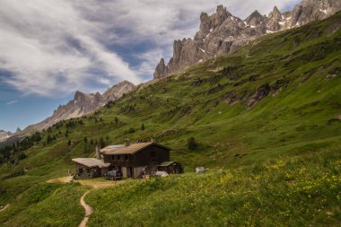 refuge drayeres,nevache,hautes alpes,france