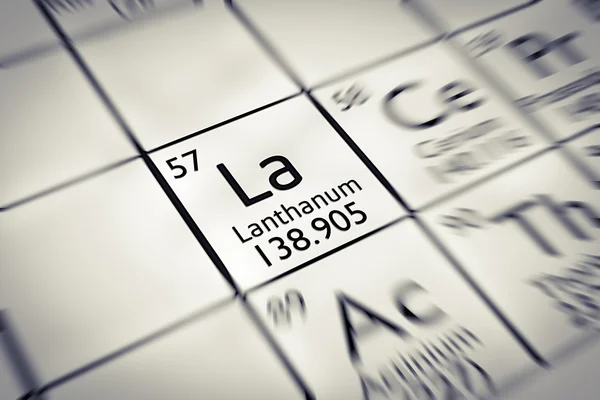 Фокус на рідкісноземельному хімічному елементі Лантанум — стокове фото