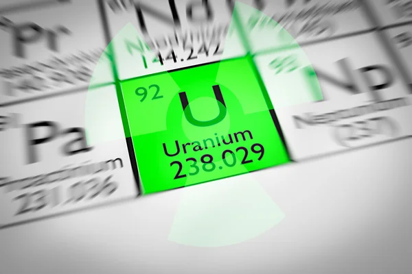 Foco no elemento químico de urânio verde radioativo — Fotografia de Stock