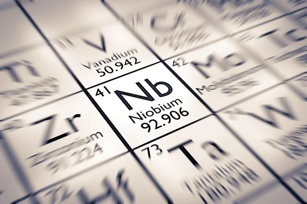 Фокус на ніобієвому хімічному елементі — стокове фото