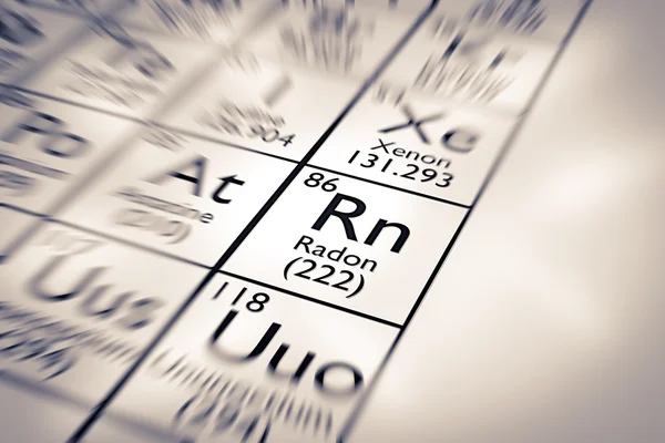 Сосредоточьтесь на химическом элементе радона — стоковое фото