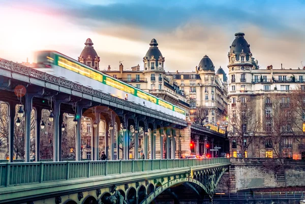 Bir Hakeim Bridge in Paris