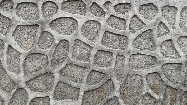 Eşsiz organik taşımsı desenli, pürüzlü, düzensiz şekilli, mimari arka plan veya malzeme referansları için ideal bir beton duvarın yakın çekimi..