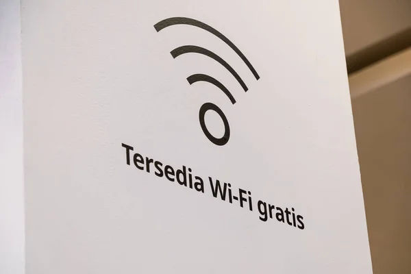 Siyah bir Wi-Fi sinyal ikonu ve Endonezya metninin yer aldığı, 