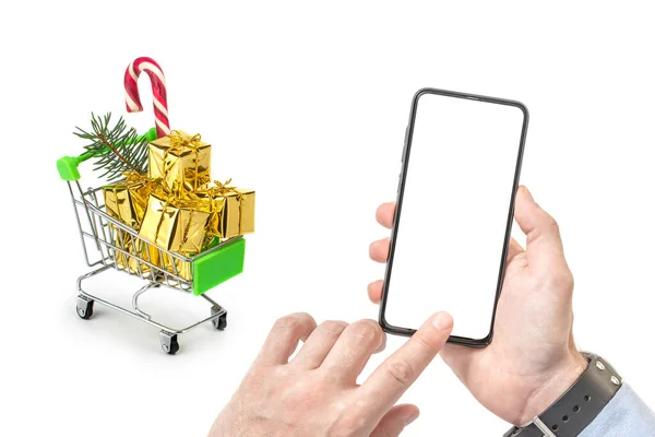 Ember Karácsonyi Ajándékokat Vásárol Üres Fehér Képernyős Telefonnal Modern Mobiltelefon — Stock Fotó