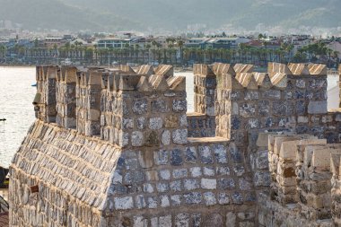 Marmaris Türkiye 'deki ortaçağ kalesinin bir parçası. Duvarlar ve kuleler büyük kaba taş bloklardan yapılmıştır. tarihi, miras geçmişi