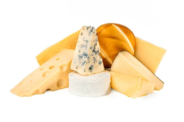 白い背景においしいチーズの異なる種類 白で隔離されたおいしいチーズの異なる種類の組成物 ブルーチーズドルブ スモークスルグニ ブリー マサダム チェダー パルメザン — ストック写真