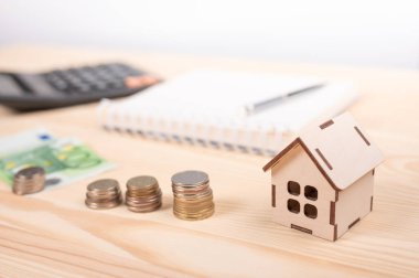 İpoteğin hesaplanması, yeni bir ev almak için para biriktirmek ve gelecekteki konsept olan Risk Yönetimi 'nde gayrimenkul yatırımına kredi vermek.