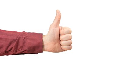 Erkek el başparmak yukarı. Burgundy Shirt 'ü teslim et. Beyaz arka planda izole edilmiş. Erkek eli, beyaz arkaplanda başparmak işareti gösterirken yakın plan