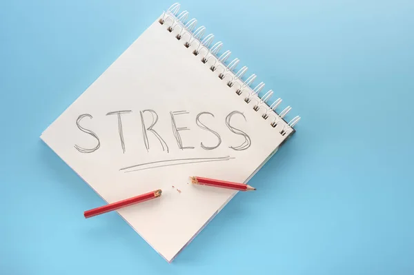 Koncepcja Redukcji Stresu Notatnik Słowem Stres Złamany Ołówek Przypadku Ataku — Zdjęcie stockowe
