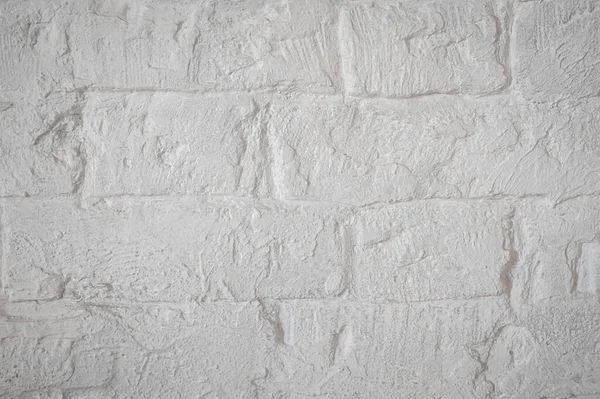 粗糙的白色砖块的纹理特写 背景石膏在砖的顶部 关闭旧的磨损和风化的砖墙 砖块熟石砖 砖块涂上了白色 — 图库照片