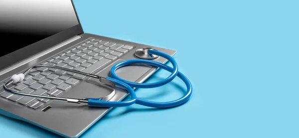Internetowa Konsultacja Lekarzem Laptop Medycznym Oprogramowaniem Diagnostycznym Stetoskopem Zdrowy Sprzęt — Zdjęcie stockowe