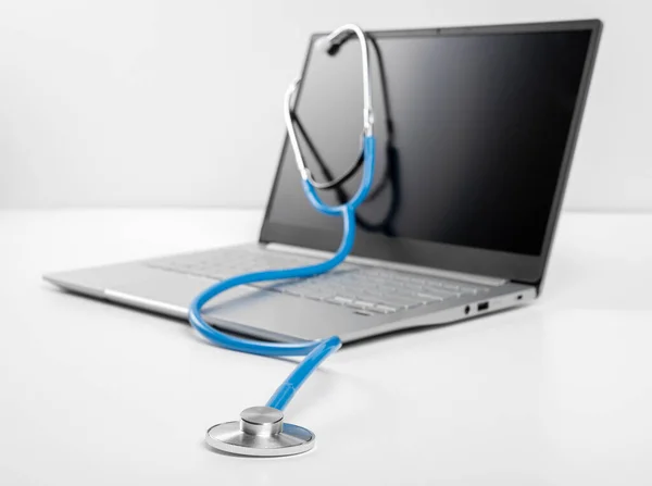 Konsultacja Lekarzem Online Wirtualny Szpital Terapia Online Stetoskop Leży Klawiaturze — Zdjęcie stockowe