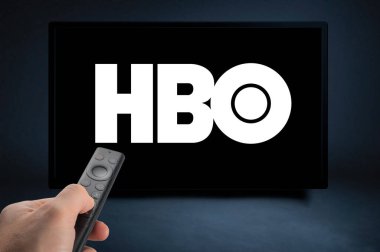 ABD, NEW YORK 2 Şubat 2021: Nvidia Sheild TV Uzaktan Kumandası 'nı HBO Logosu ile kapatın, HBO, dünya çapında tanınmış bir televizyon ve film sağlayıcısıdır.