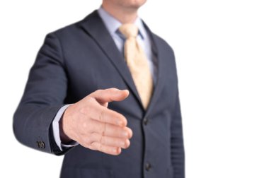 İş adamı tokalaşması, ortaklık daveti. Ekin imajı işadamı elini sıkmak için uzatıyor, ortağına iyi bir anlaşma teklif ediyor müşterisine iş yerinde yeni bir çalışanı karşılama jesti yapıyor.