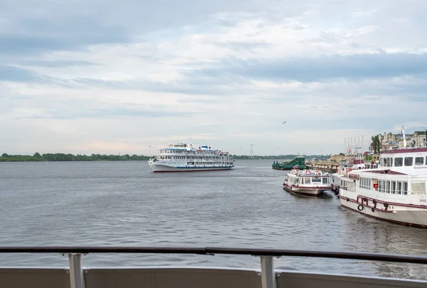 Moscou Rússia Junho 2021 Barcos Fluviais Cais Navio Cruzeiro Rio — Fotografia de Stock