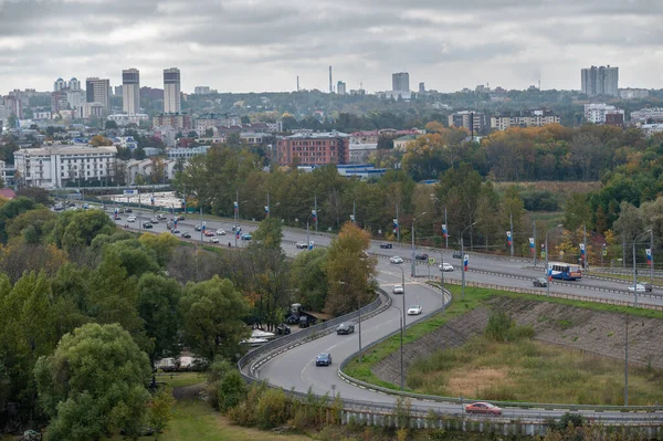 Jarosław Russia Września 2021 Przesiadka Transportowa Tle Nowoczesnego Miasta Panoramiczny — Zdjęcie stockowe