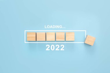 İş planlama 2022. Yeni yıl 2022 odun küpünü ilerleme barına yüklüyorum. 2021 'den 2022' ye kadar yükleme yılı. Yeni yıl başlangıcı konsepti