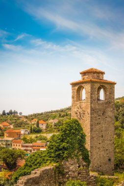 Akşam dağlarda Harabeleri.