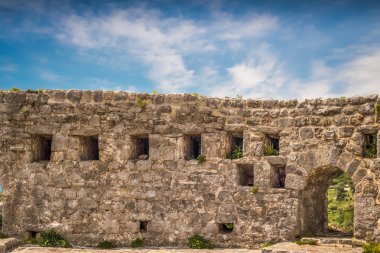 Akşam dağlarda Harabeleri.