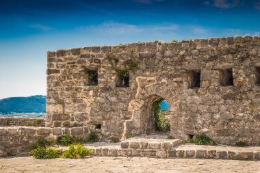 Akşam dağlarda Harabeleri.