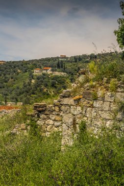 Akşam dağlarda Harabeleri.