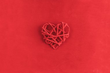 Kızıl Arkaplanda Kırmızı Kalp