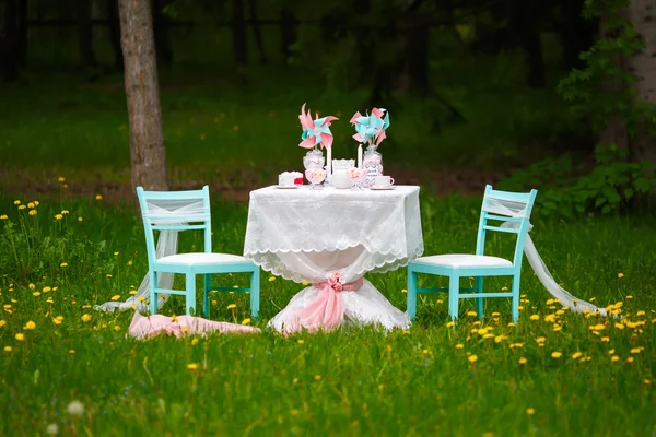 tatlılar çayırda içeren bir tablo