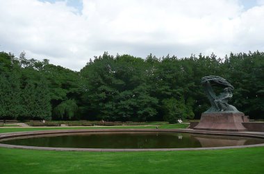 Fryderyk Chopin anıtı, Lazienki Parkı, Varşova - Polonya