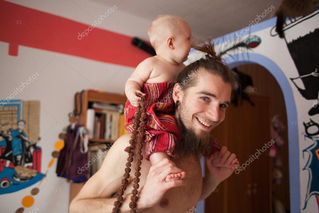 Father and daughter — Stock Photo © Mmarina.leonidovna.yandex.ru #100155952