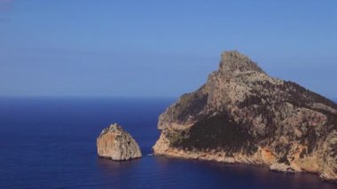 Dağlar ve Akdeniz'in güzel Mallorca Adası