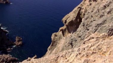 Mallorca cliff hat Akdeniz'in masmavi su ile