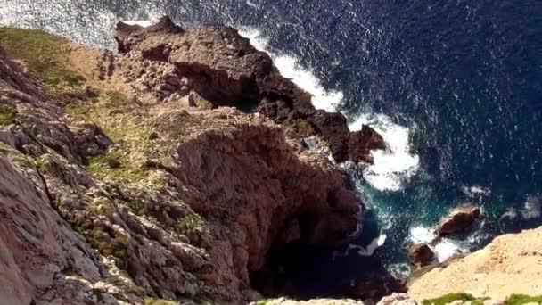 Aerial shot of the cliff line  with deep blue water of the Mediterranean sea — Stock Video