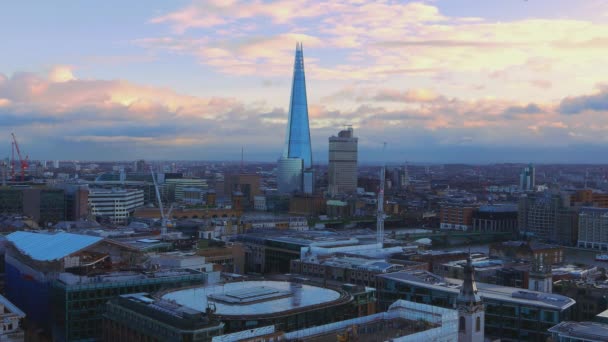 Luchtfoto uitzicht over Londen met de Shard gebouw — Stockvideo