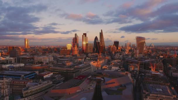 La City di Londra dall'alto la sera — Video Stock