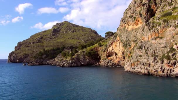 Baie colorée aux îles Baléares — Video