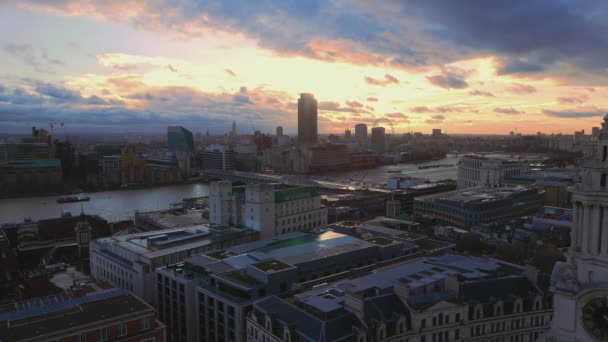 Londra - gökyüzü şaşırtıcı üzerinde büyük havadan görünümü — Stok video