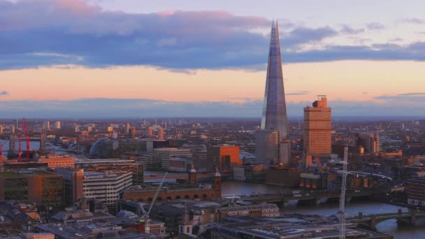 London from above in the evening sun — Stock Video
