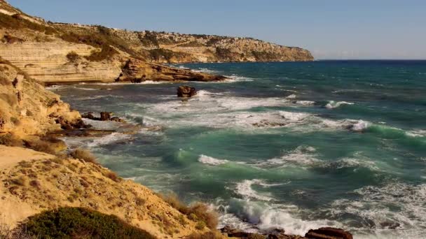 Hermosa cliffline de Mallorca en la tarde en un día soleado — Vídeo de stock