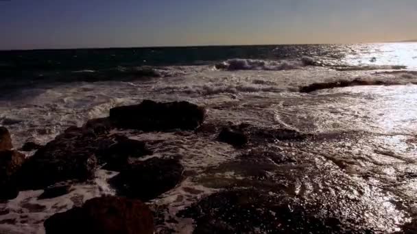 Nádherné teplé slunce nad oceánem — Stock video